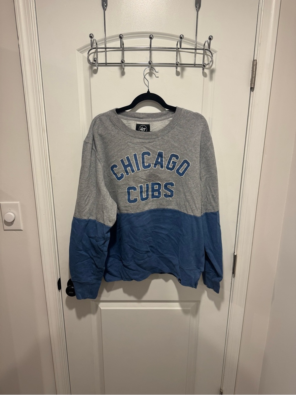 47 Brand Chicago Cubs Gray and Blue Colorblock Crewneck